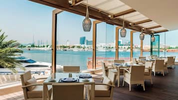 4 restaurants, breakfast, lunch, dinner served; Italian cuisine