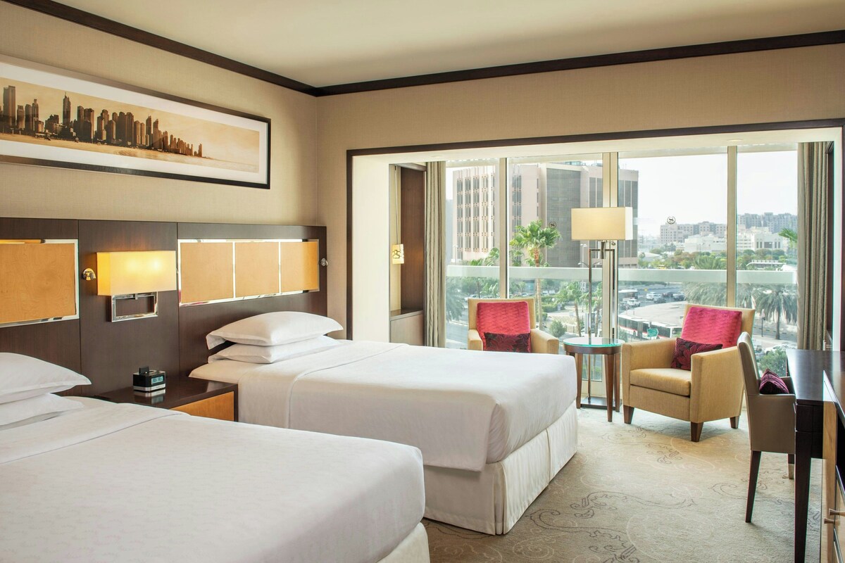 Deluxe Room, 2 Single Beds, City View | Premium bedding, minibar, in-room safe, desk
