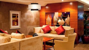 Suite Eksekutif, 2 Tempat Tidur Twin | Lounge | 2 bar/lounge, pub