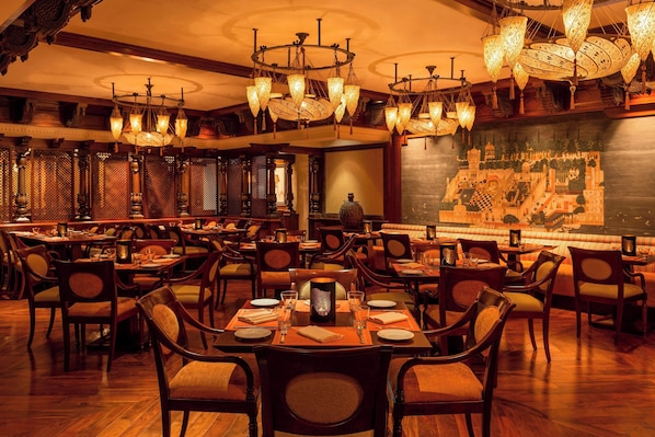 4 restaurants, breakfast, lunch, dinner served; Italian cuisine