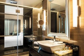 Separate tub and shower, rainfall showerhead, free toiletries