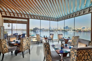 4 restaurants, breakfast, lunch, dinner served; Italian cuisine