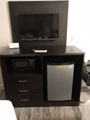 办公桌、遮光窗帘、熨斗/熨衣板、床单