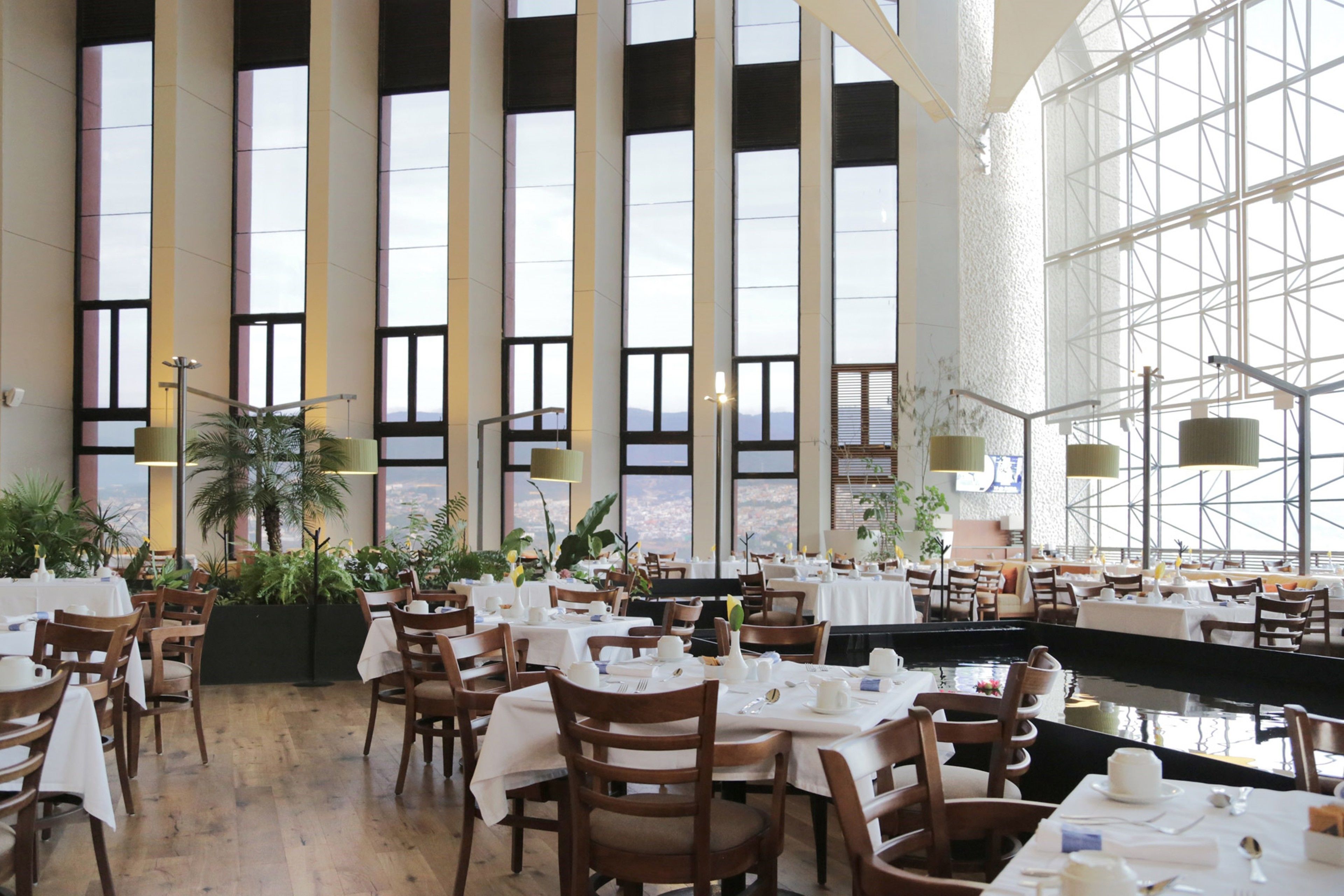 2 restaurants, breakfast, lunch, dinner served; international cuisine