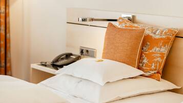 Standard-Doppelzimmer, Blick auf den Innenhof | Allergikerbettwaren, Minibar, Zimmersafe, individuell dekoriert