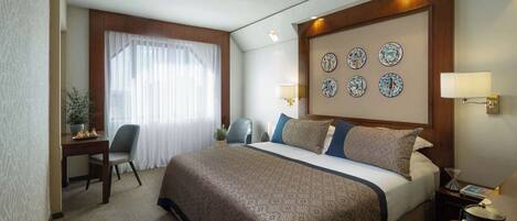 In-room safe, desk, laptop workspace, soundproofing