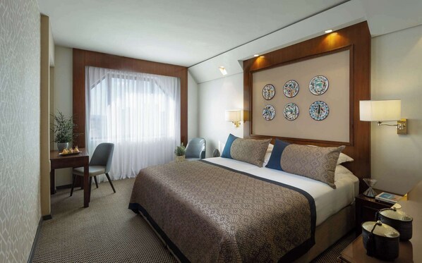 In-room safe, desk, laptop workspace, soundproofing