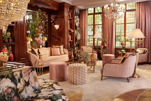 Discover the best cheap hotels in Amsterdam — personally curated for solo travelers, families, and anyone seeking comfort, safety, and local charm.