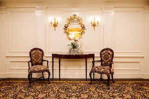 Área de estar no saguão