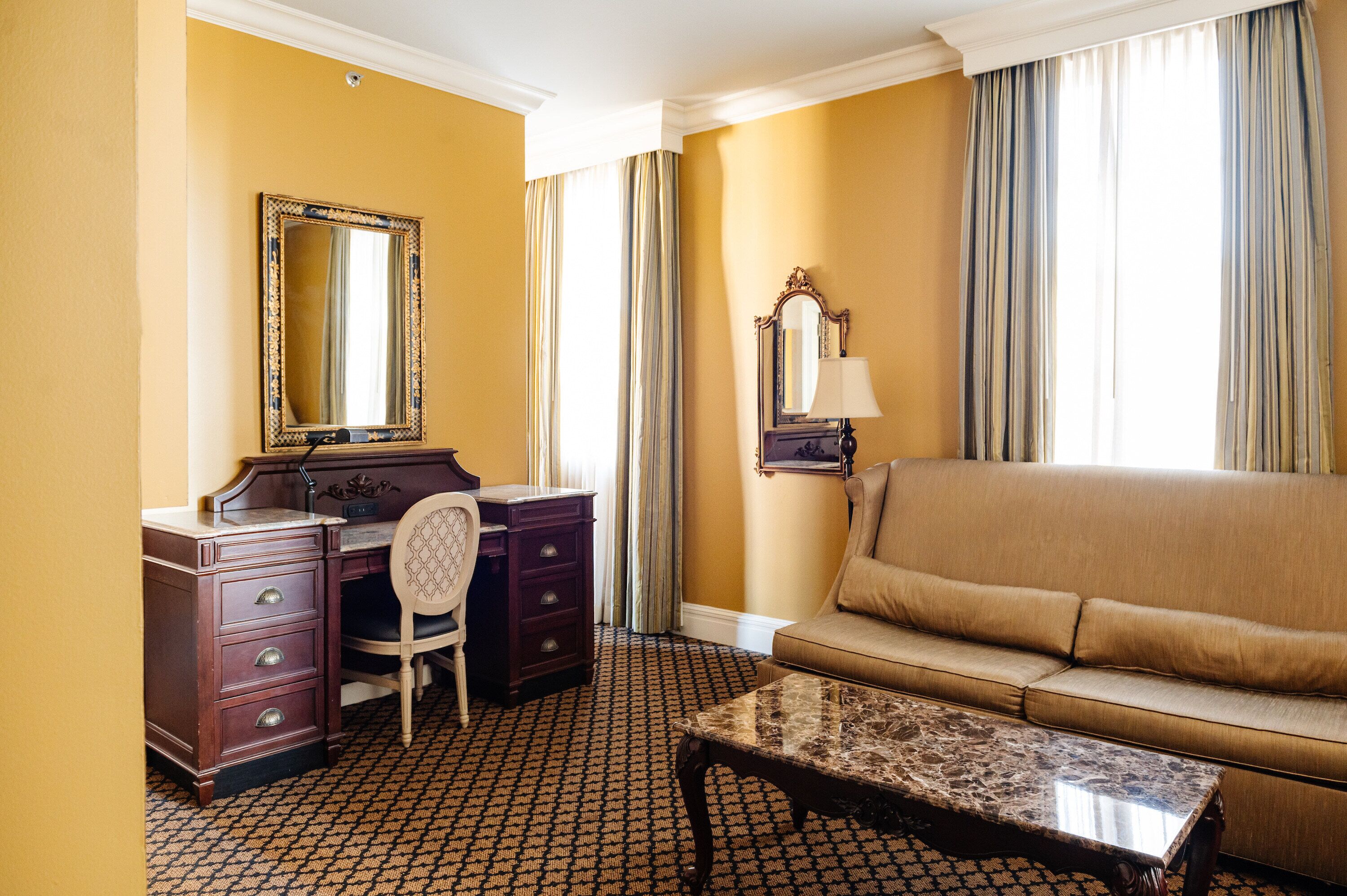 King Suite (24/7 Front Desk) | Living area