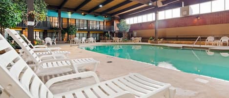 Indoor pool, sun loungers