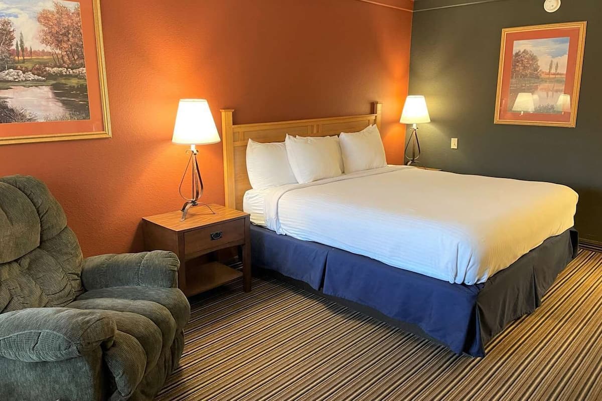 Meja, ruang kerja komputer riba, langsir/tirai gelap terus