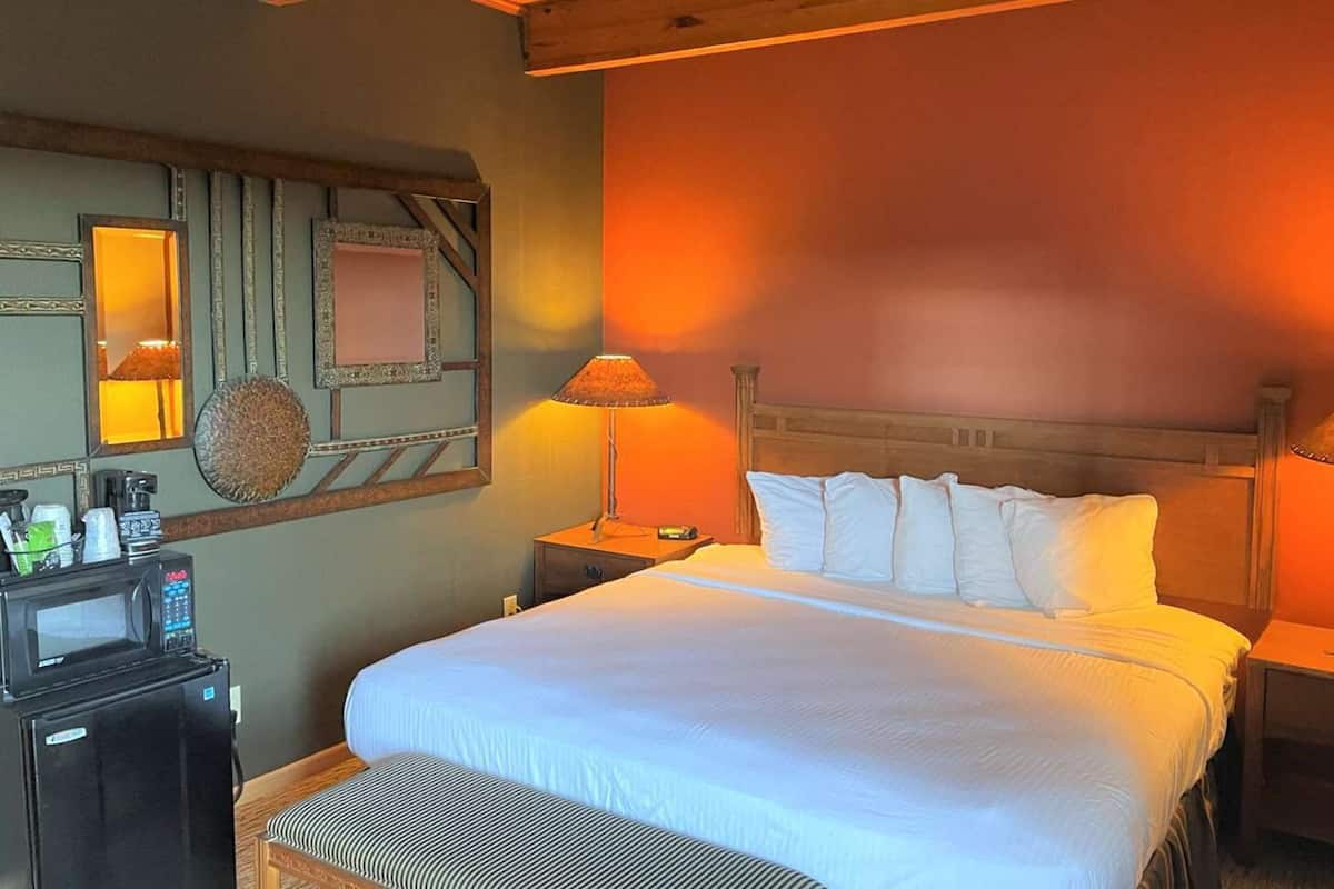 Cabin, 1 Katil Raja (King) | Meja, ruang kerja komputer riba, langsir/tirai gelap terus