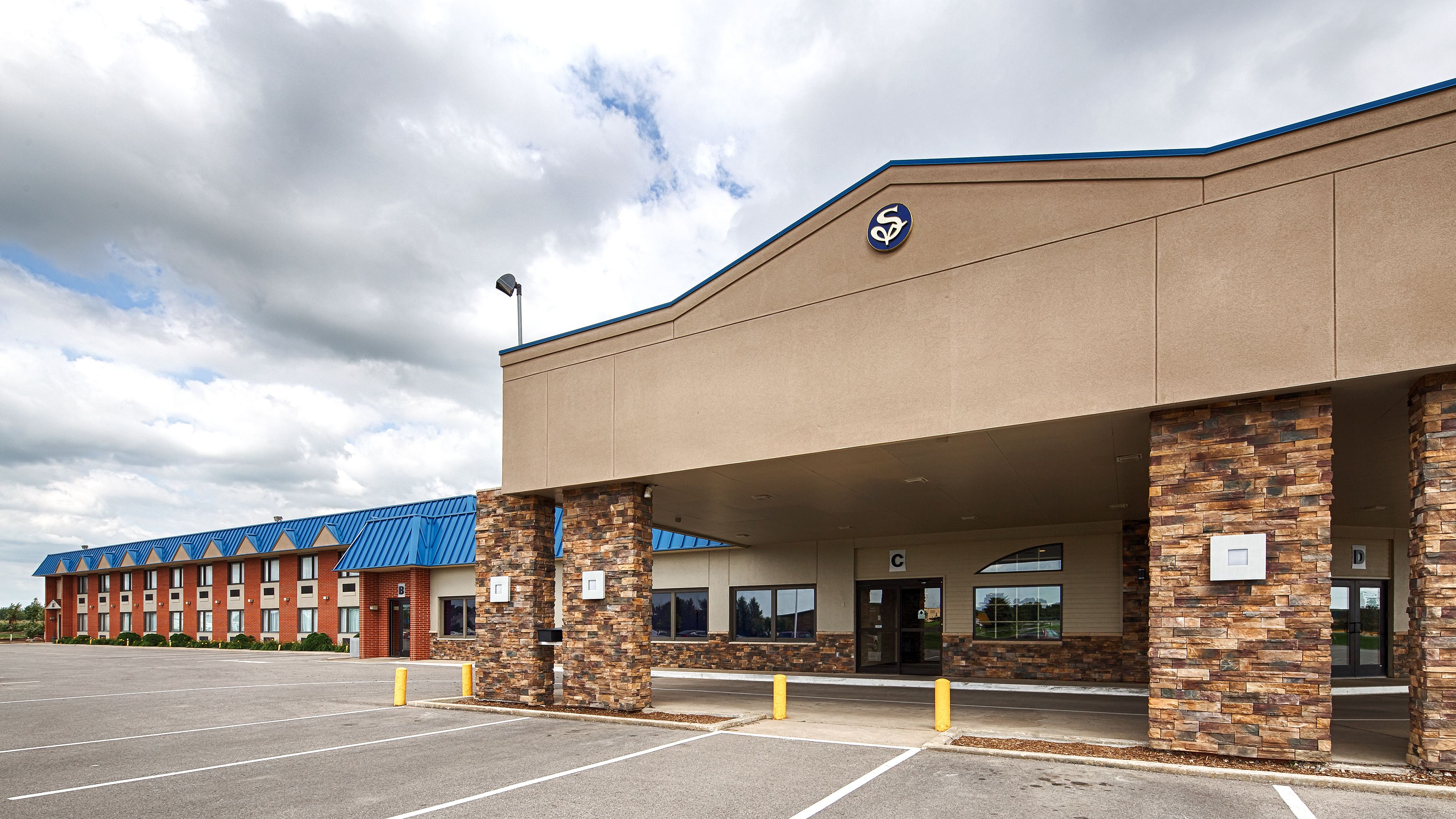 Crossroad Hotel & Event Center — photo 13