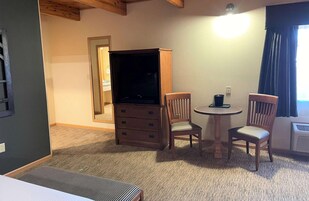 Cabin, 1 King Bed with Sofa bed | Desk, laptop workspace, blackout drapes, iron/ironing board