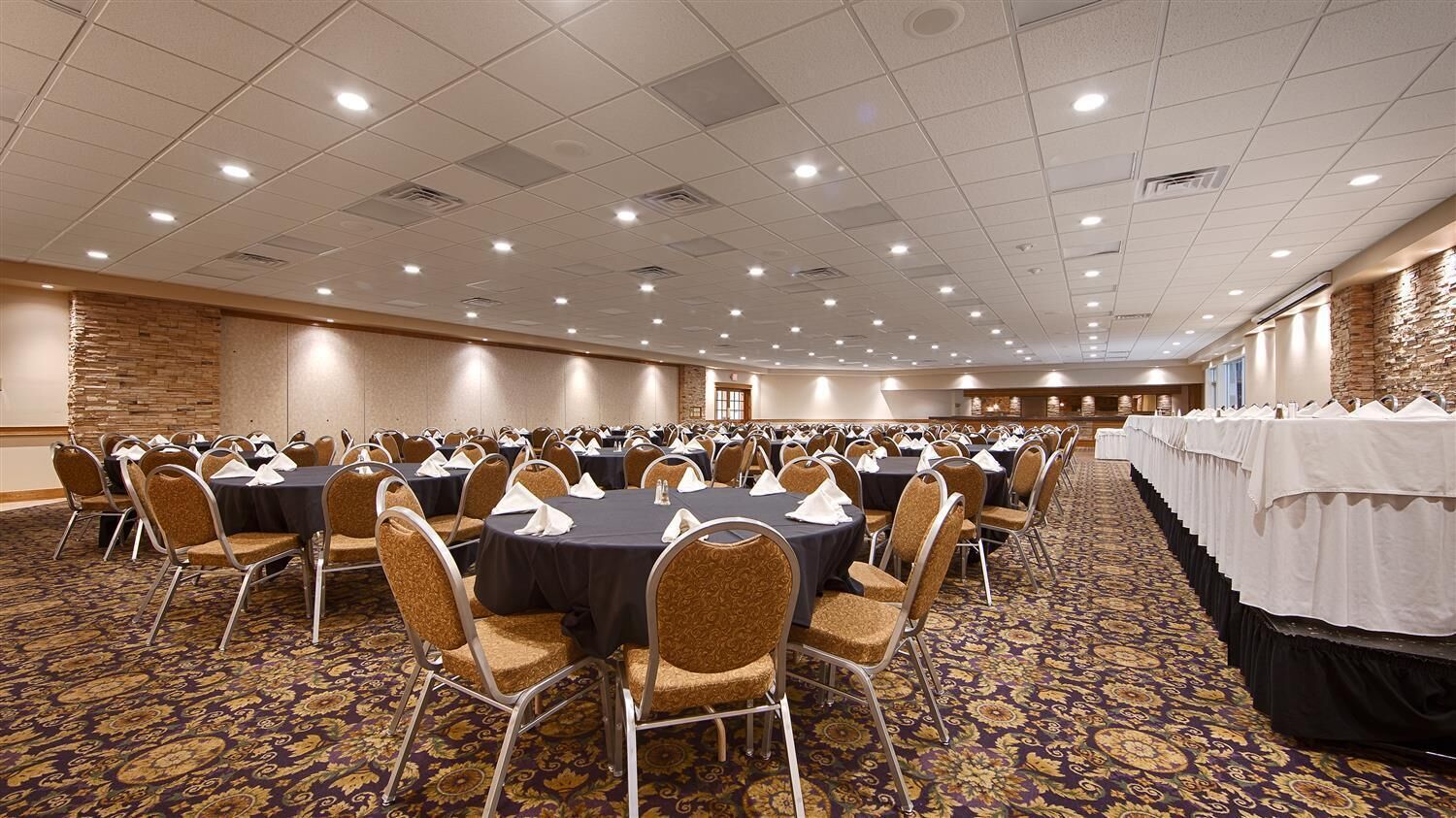 Crossroad Hotel & Event Center — photo 8