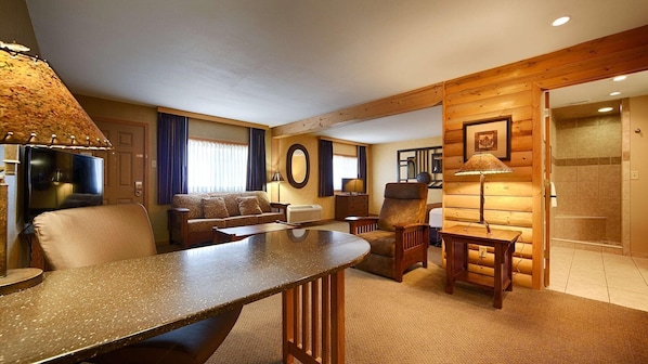 Cabin, 1 King Bed with Sofa bed | Desk, laptop workspace, blackout curtains, iron/ironing board - Crossroads Hotel and Event Center (Fort Dodge)
