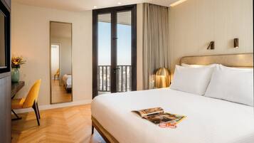 Minibar, Zimmersafe, Schreibtisch, laptopgeeigneter Arbeitsplatz