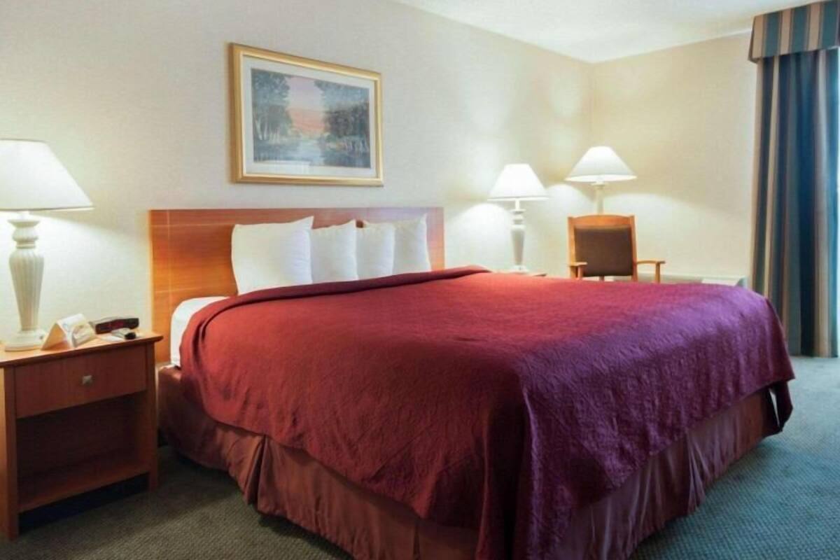 In-room safe, desk, iron/ironing board, free WiFi