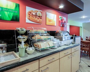 Free daily on-the-go breakfast - Quality Inn Airport East (El Paso)