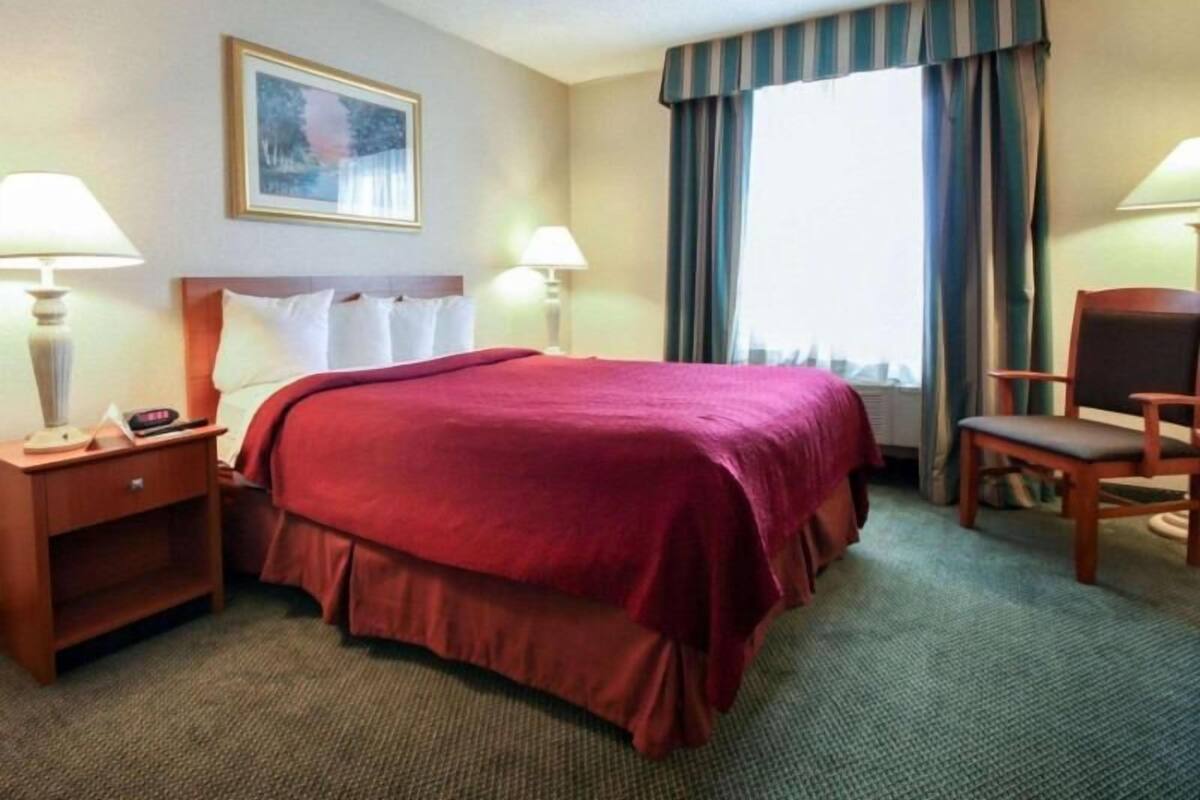 In-room safe, desk, iron/ironing board, free WiFi