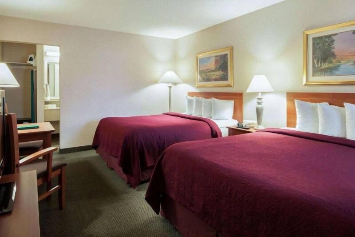 In-room safe, desk, iron/ironing board, free WiFi