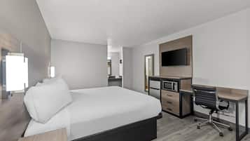 Room, 1 King Bed, Non Smoking | Iron/ironing board, free WiFi, bed sheets