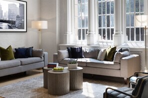 LCD TV, iPod dock - Gale Chicago (Chicago)