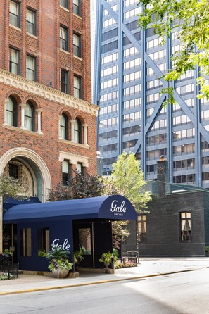 Front of property - Gale Chicago (Chicago)
