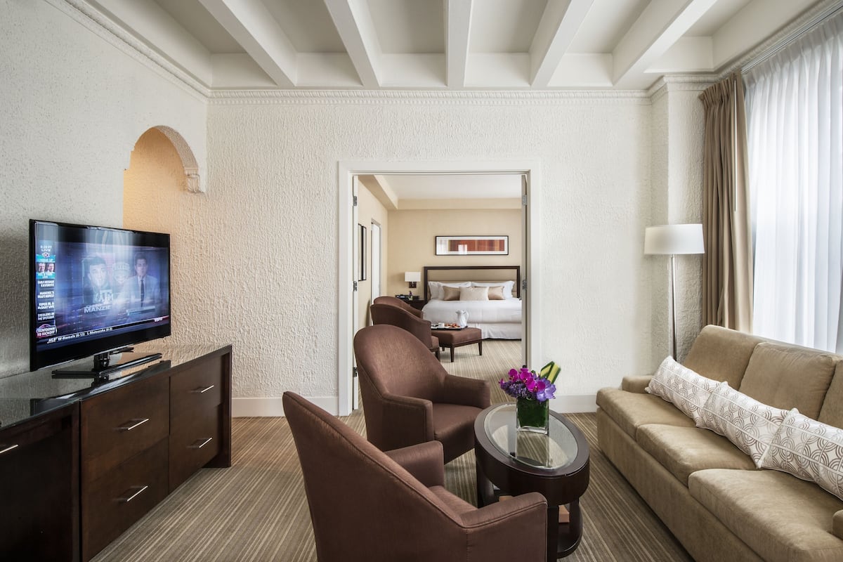 1 bedroom, premium bedding, down comforters, in-room safe