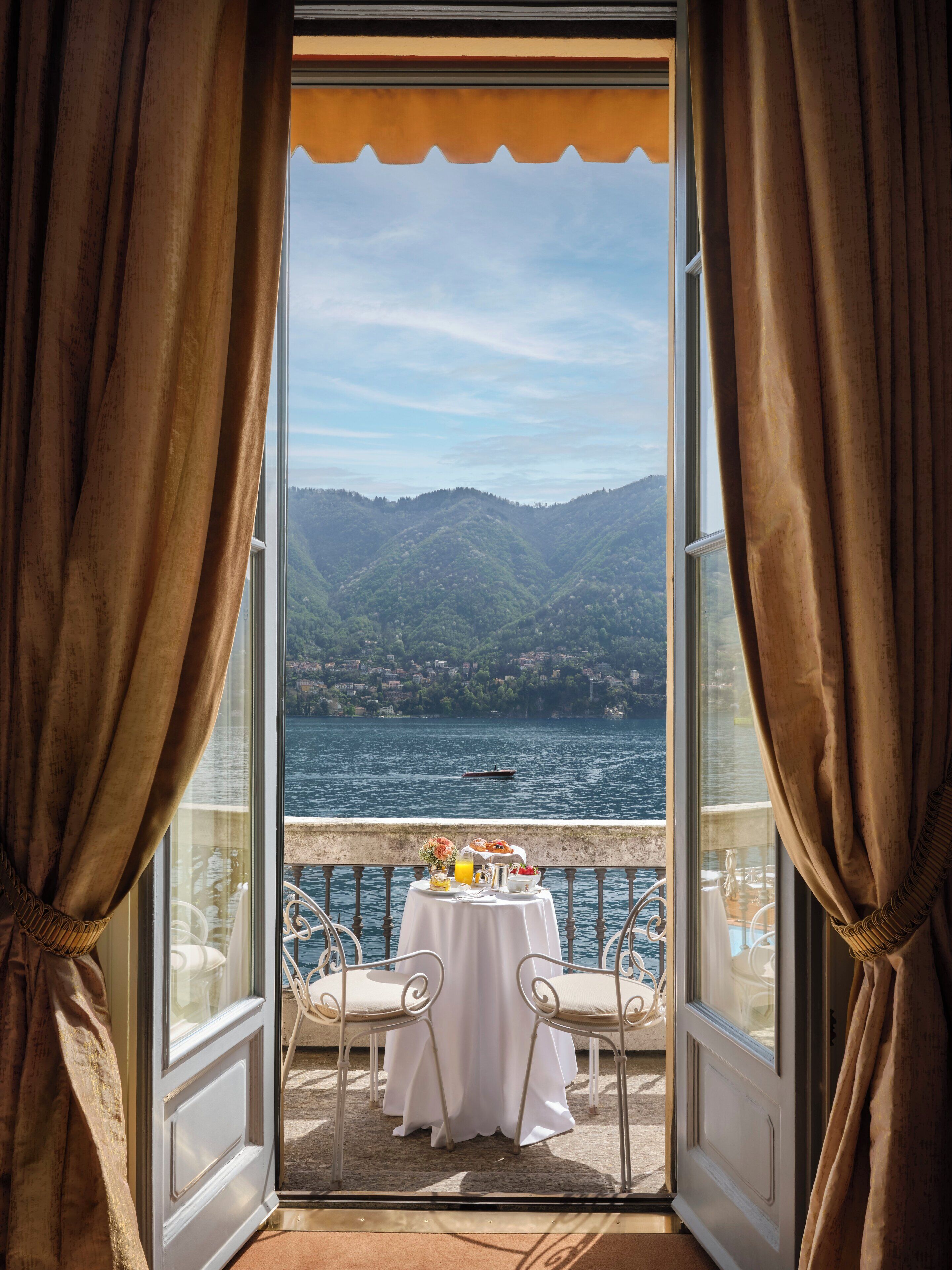 presidential suite, lake view | 1 bedroom, hypo-allergenic bedding, down duvets, minibar