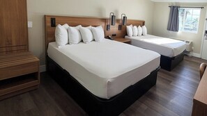 Camas con pillow-top, escritorio, cortinas blackout y cunas gratuitas 
