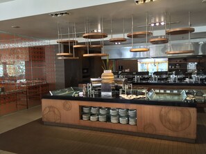 Breakfast, dinner served; international cuisine, garden views 