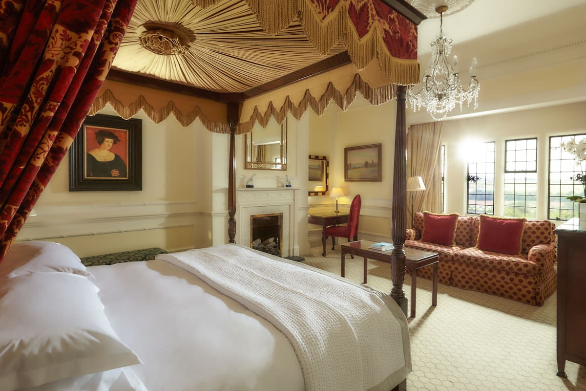 deluxe room | hypo-allergenic bedding, individually decorated, individually furnished