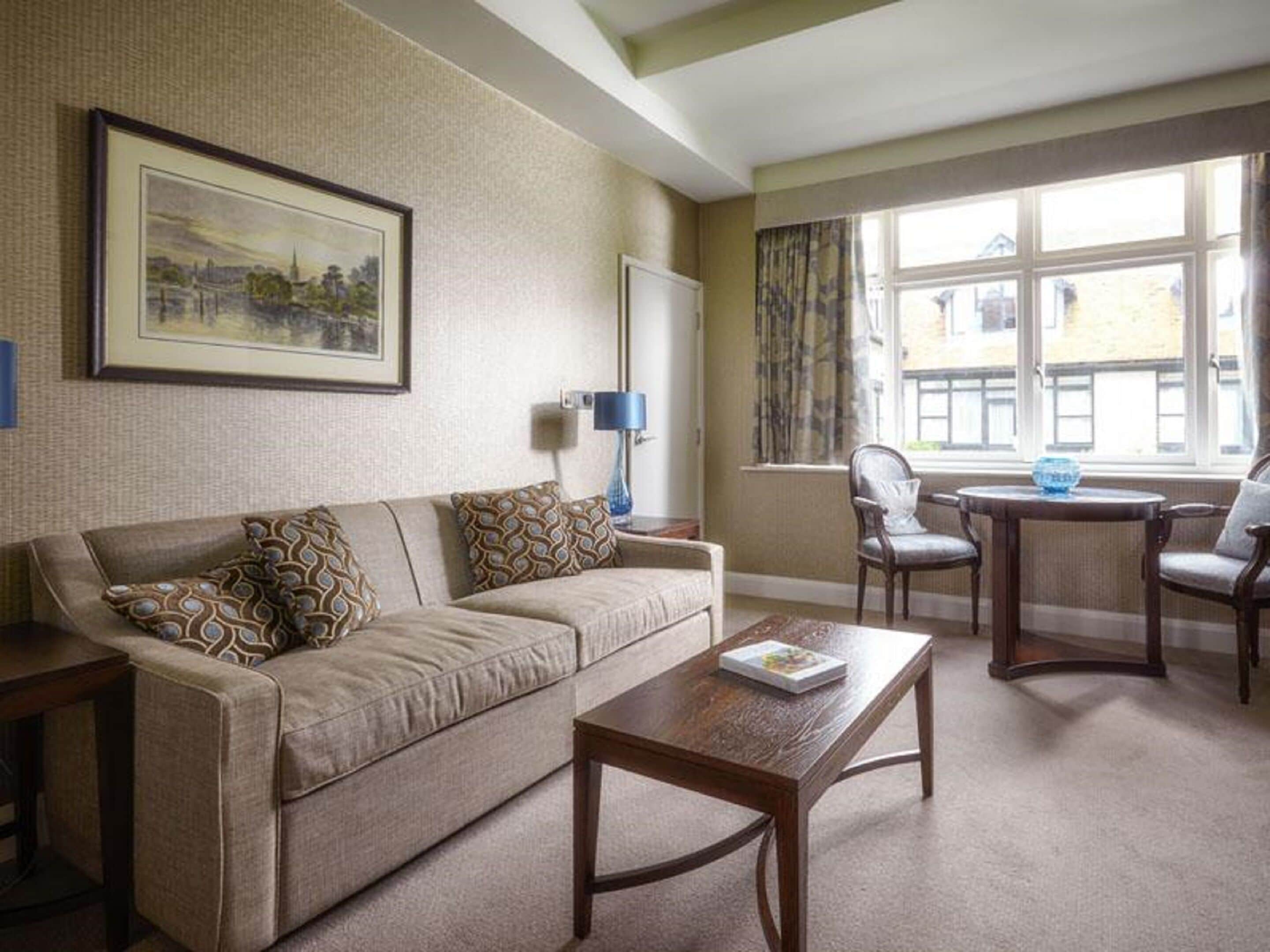 junior suite | hypo-allergenic bedding, individually decorated, individually furnished