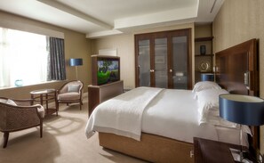 Hypo-allergenic bedding, individually decorated, individually furnished - Danesfield House Hotel And Spa (Marlow)