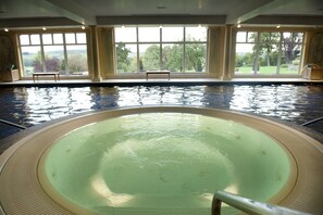 Indoor spa tub - Danesfield House Hotel And Spa (Marlow)