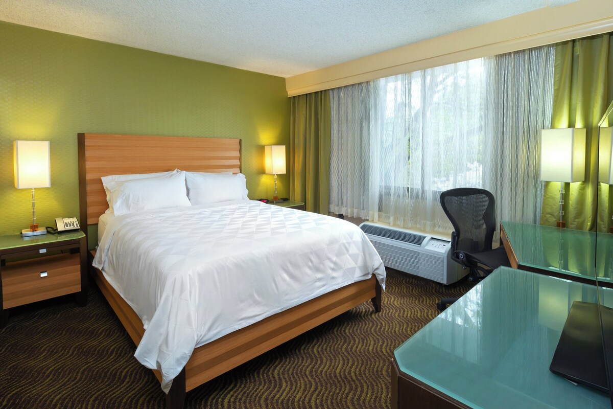 Hypo-allergenic bedding available, desk, laptop workspace