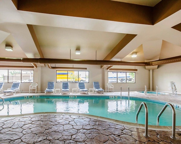 Indoor pool - Comfort Suites Louisville East (Louisville)