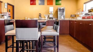 Tägliches inbegriffenes kontinentales Frühstück