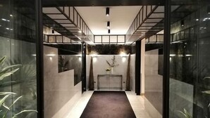 Pintu masuk interior
