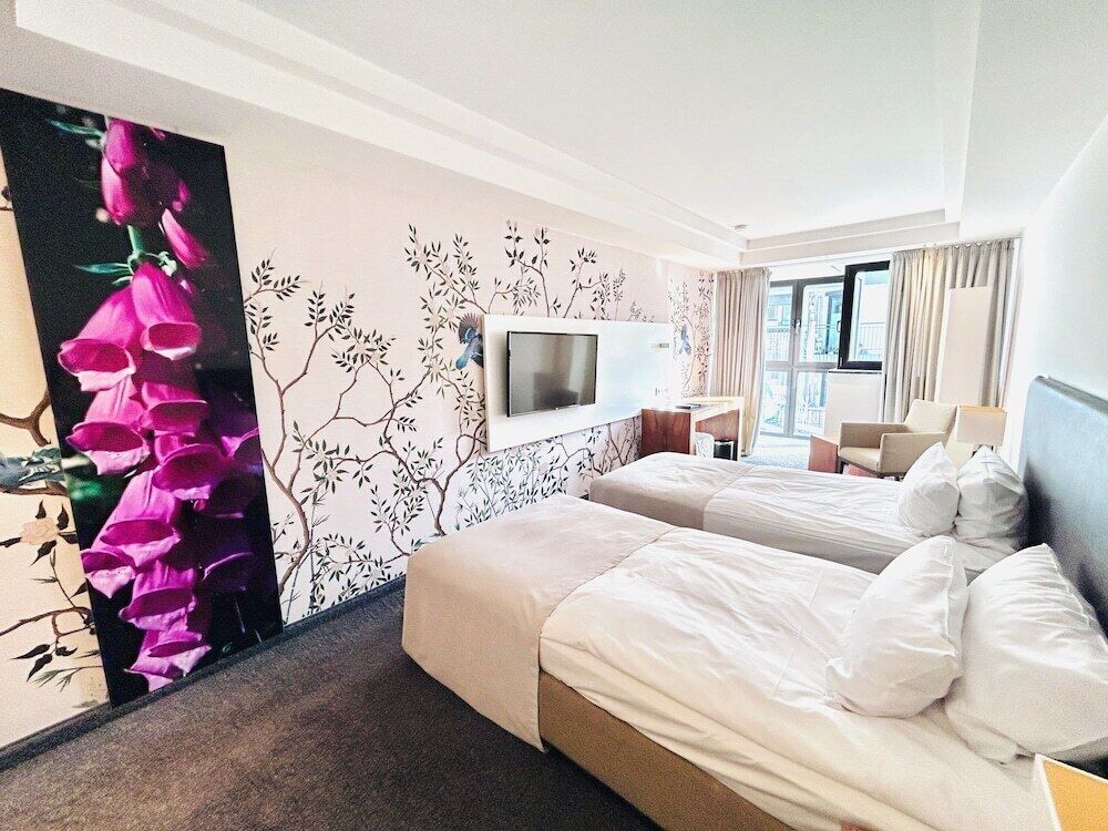 Ropa de cama de alta calidad, minibar, caja fuerte