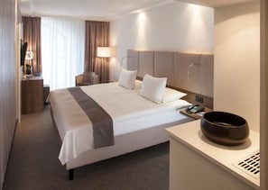 Ropa de cama de alta calidad, minibar, caja fuerte
