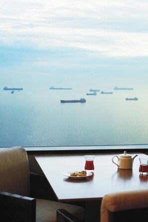 Gastropub, ocean views, open daily - Sheraton Istanbul Atakoy Hotel (Istanbul)