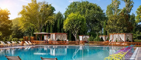 Indoor pool, seasonal outdoor pool, free cabanas, pool umbrellas