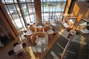 2 restaurants; breakfast, lunch, dinner and brunch served