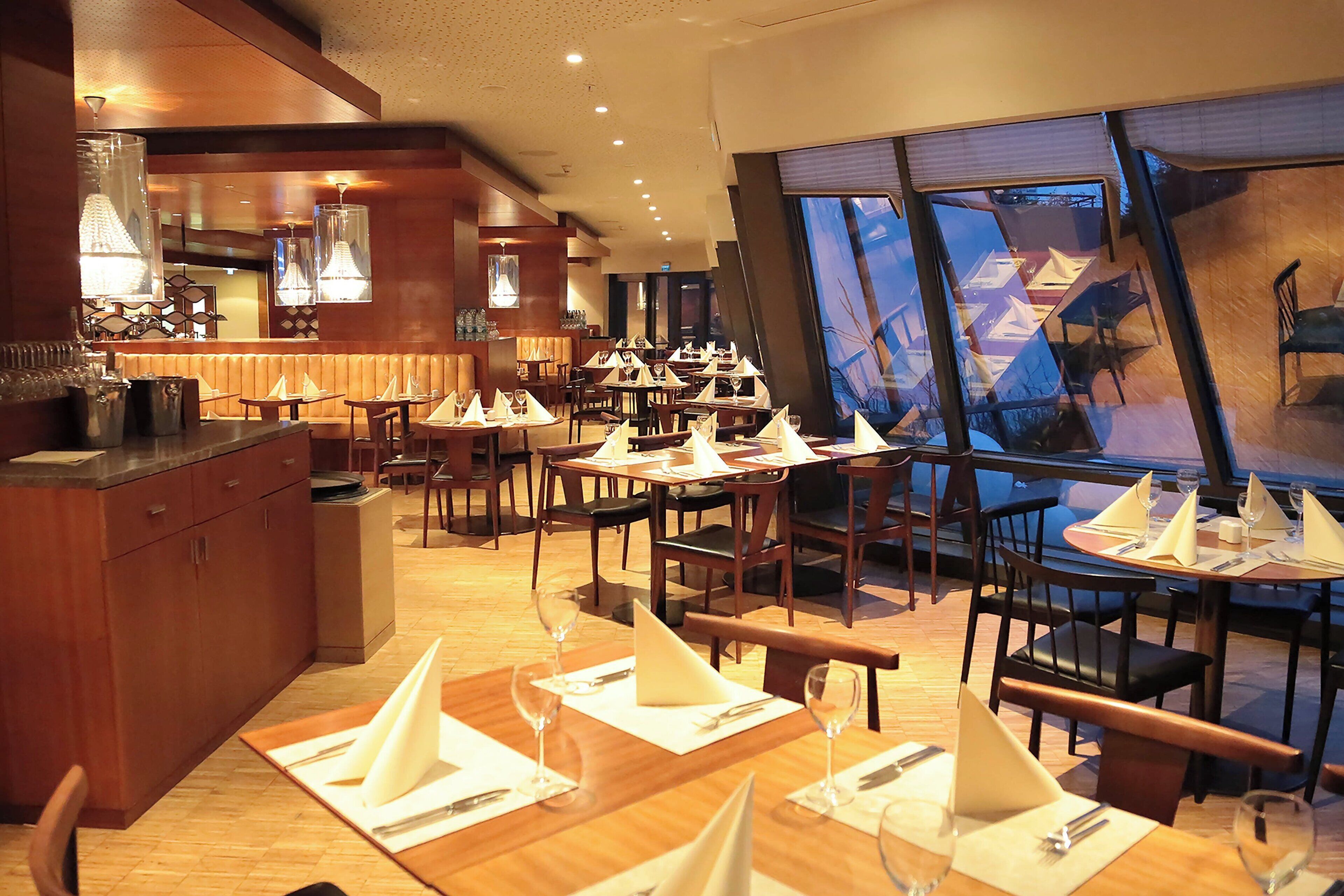 2 restaurants, breakfast, lunch, dinner served; international cuisine