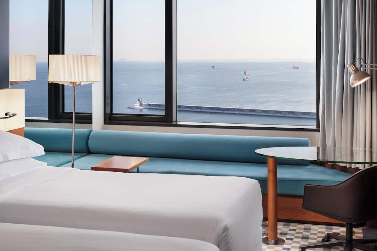 1 bedroom, premium bedding, minibar, in-room safe