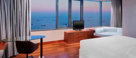 Club king / Executive Premium | 1 bedroom, premium bedding, minibar, in-room safe