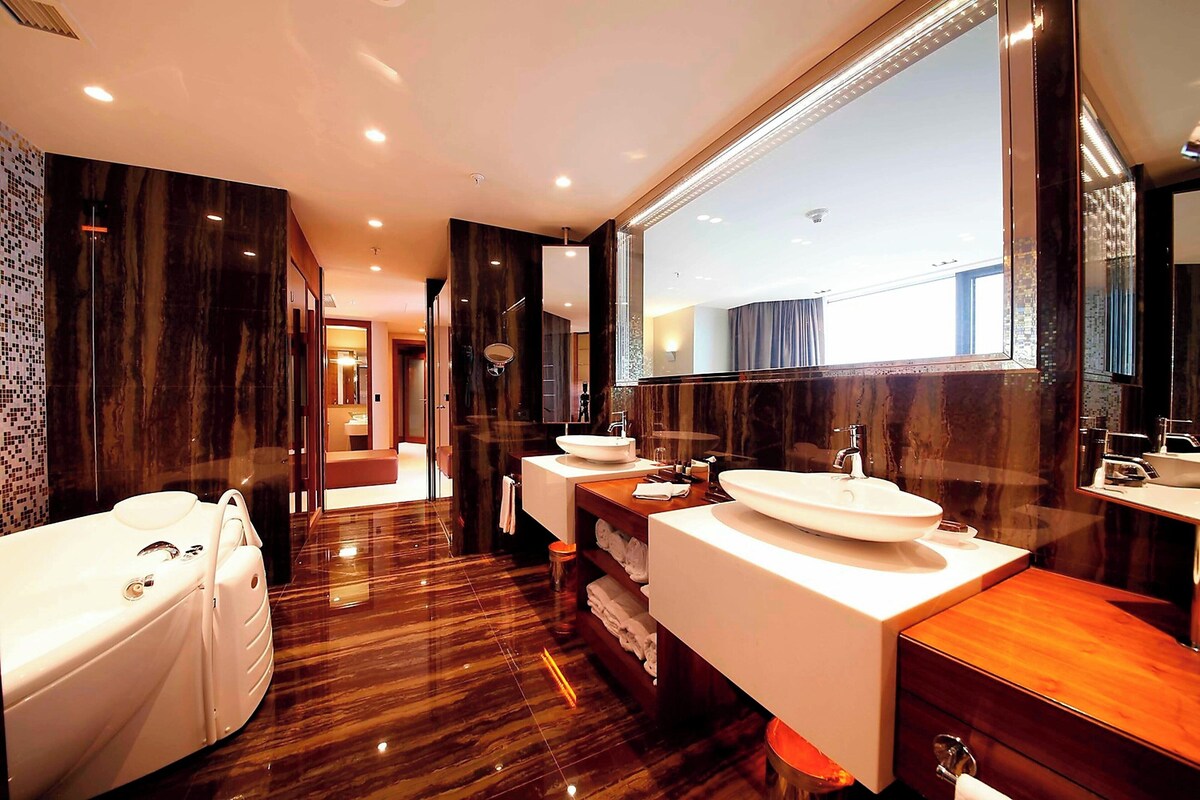 Sheraton Ataköy Kapalı Havuz